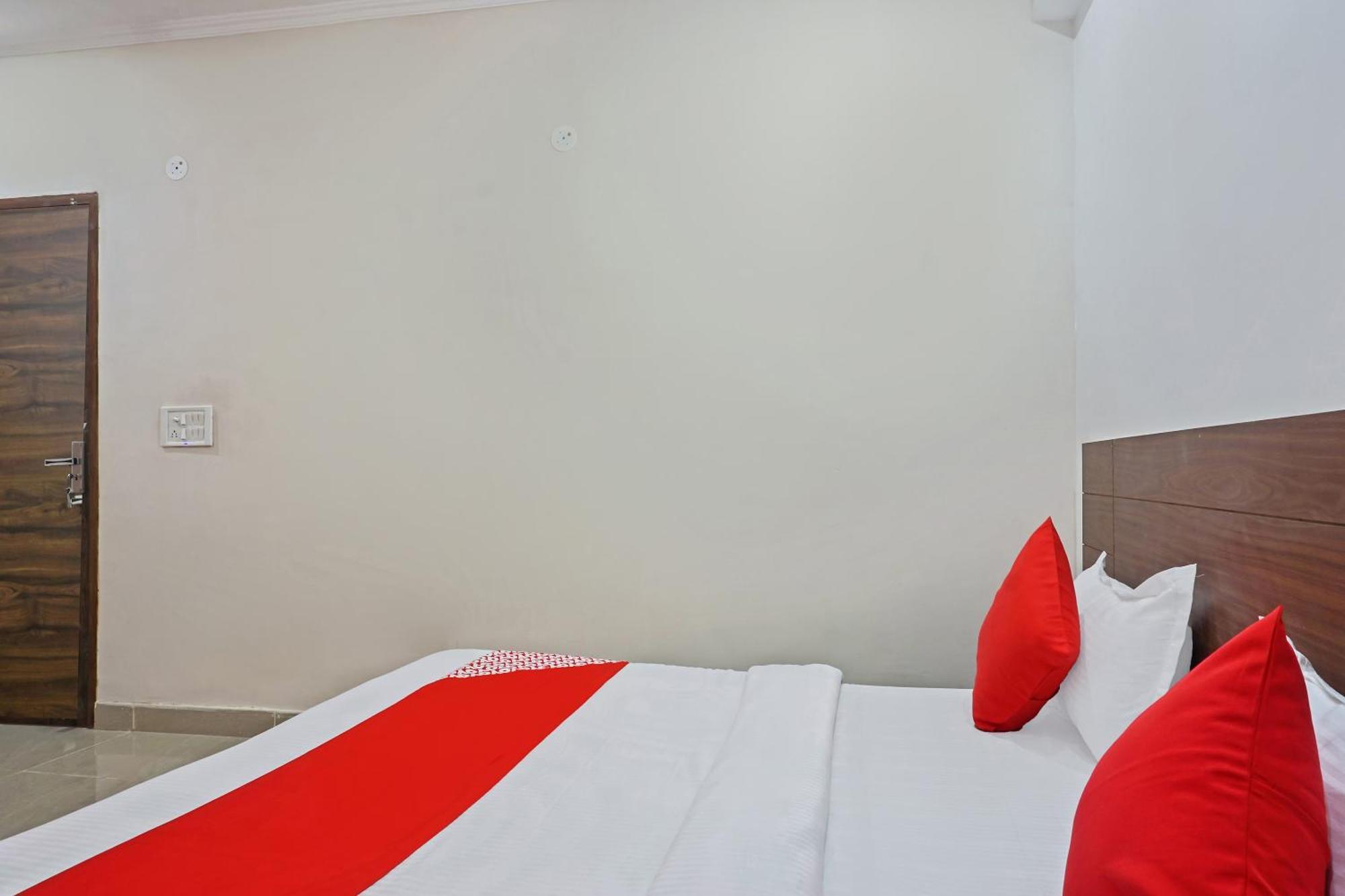 Hotel O Quadis Noida Exteriör bild