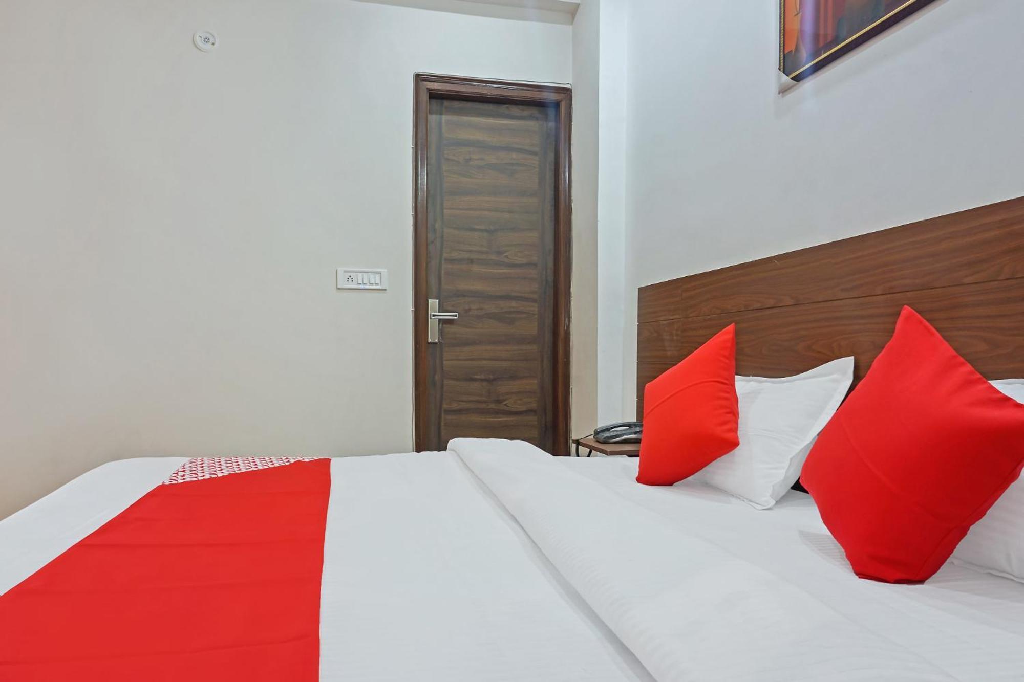 Hotel O Quadis Noida Exteriör bild
