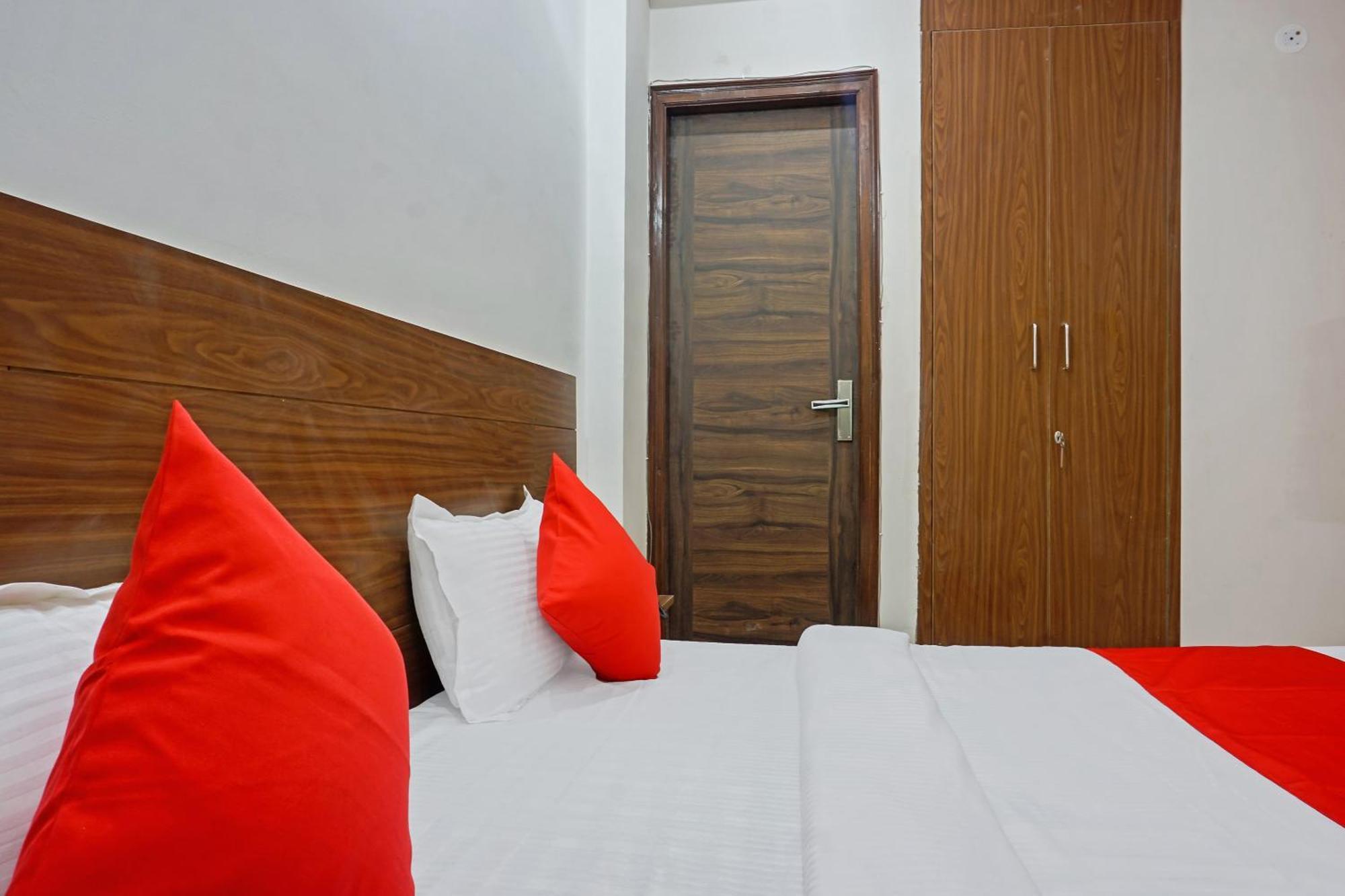 Hotel O Quadis Noida Exteriör bild